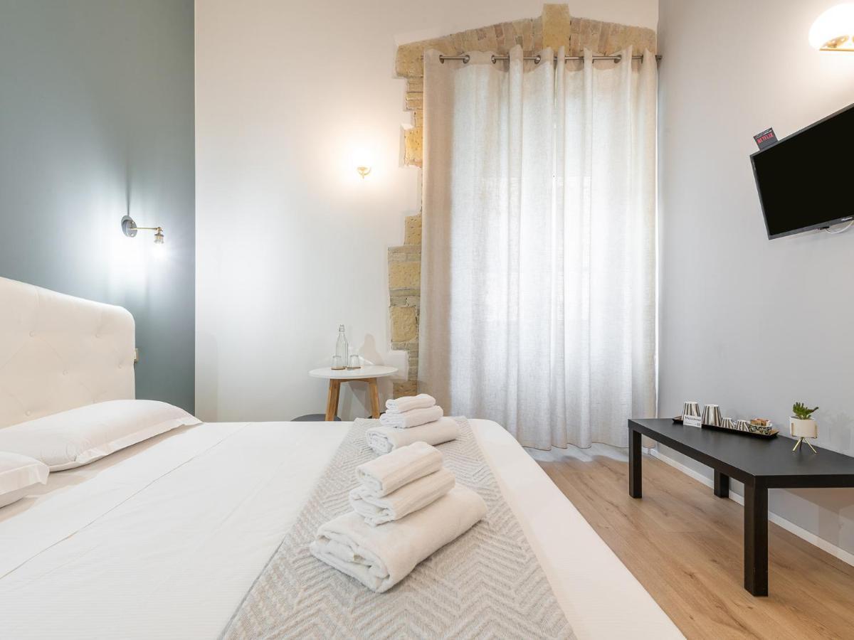 Orma Design Rooms - Historic Centre カリアリ エクステリア 写真
