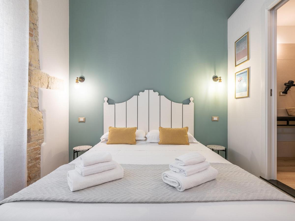 Orma Design Rooms - Historic Centre カリアリ エクステリア 写真